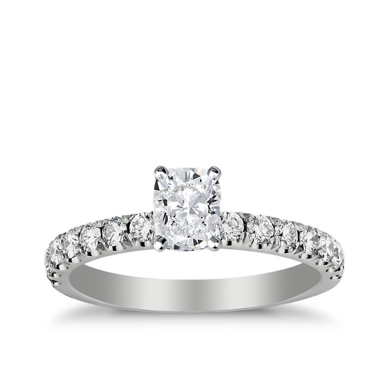 The Queen Diamond - 1,00 ct diament centralny + 0,60 ct kamienie boczne Pierścionek z diamentem z białego złota