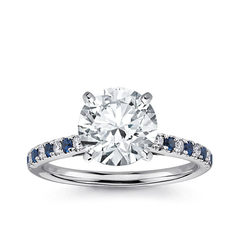 The Queen Diamond - 2,50 ct diament centralny + 0,20 ct kamienie boczne / 0,20 ct Szafir Pierścionek z diamentem z białego złota