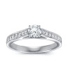 The Queen Diamond - 0,20 ct diament centralny + 0,64 ct kamienie boczne Pierścionek z diamentem z białego złota