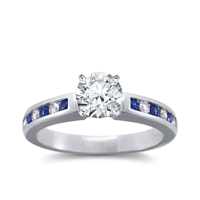 The Queen Diamond - 1,00 ct diament centralny + 0,20 ct kamienie boczne / 0,20 ct Szafir Pierścionek z diamentem z białego złota