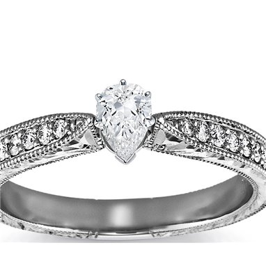 The Queen Diamond - 0,20 ct diament centralny + 0,48 ct kamienie boczne Pierścionek z diamentem z białego złota