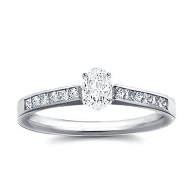 The Queen Diamond - 0,20 ct diament centralny + 0,60 ct kamienie boczne Pierścionek z diamentem owalnym