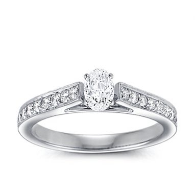 The Queen Diamond - 0,20 ct diament centralny + 0,64 ct kamienie boczne Pierścionek z diamentem owalnym