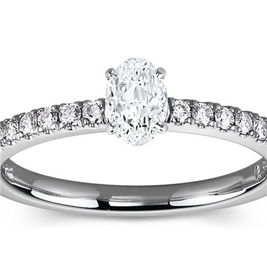 The Queen Diamond - 0,20 ct diament centralny + 0,36 ct kamienie boczne Pierścionek z diamentem owalnym