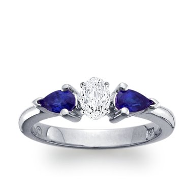 The Queen Diamond - 0,20 ct diament centralny + 0,30 ct kamienie boczne Szafir Pierścionek z diamentem owalnym