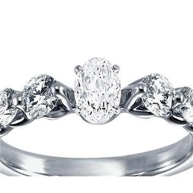 The Queen Diamond - 0,20 ct diament centralny + 0,70 ct kamienie boczne Pierścionek z diamentem owalnym