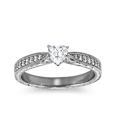 The Queen Diamond - 0,20 ct diament centralny + 0,48 ct boczne Pierścionek z diamentem w kształcie serca