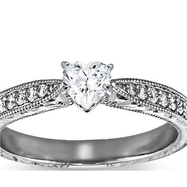 The Queen Diamond - 0,20 ct diament centralny + 0,48 ct boczne Pierścionek z diamentem w kształcie serca