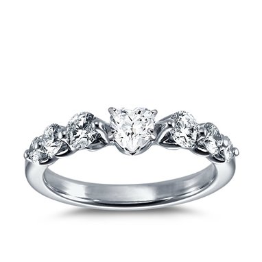 The Queen Diamond - 0,20 ct diament centralny + 0,70 ct boczne Pierścionek z diamentem w kształcie serca