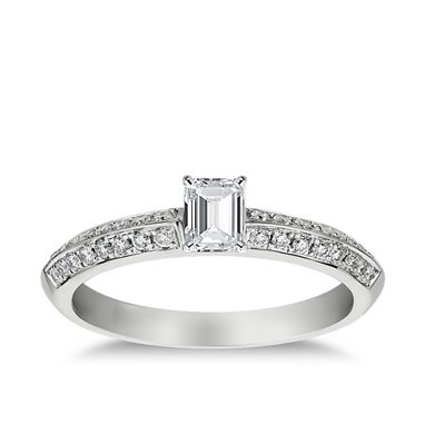 The Queen Diamond - 0,20 ct diament centralny + 0,64 ct kamienie boczne Pierścionek z diamentem z białego złota