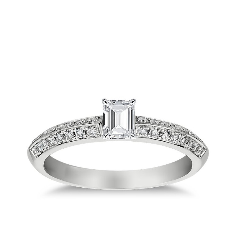 The Queen Diamond - 0,20 ct diament centralny + 0,64 ct kamienie boczne Pierścionek z diamentem z białego złota