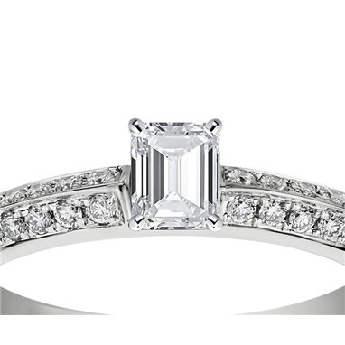 The Queen Diamond - 0,20 ct diament centralny + 0,64 ct kamienie boczne Pierścionek z diamentem z białego złota