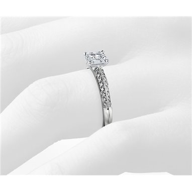 The Queen Diamond - 0,20 ct diament centralny + 0,64 ct kamienie boczne Pierścionek z diamentem z białego złota