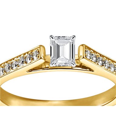 The Queen Diamond - 0,20 ct diament centralny + 0,48 ct kamienie boczne Pierścionek z diamentem z żółtego złota