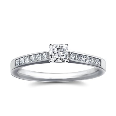 The Queen Diamond - 0,20 ct diament centralny + 0,60 ct kamienie boczne Pierścionek z diamentem z białego złota