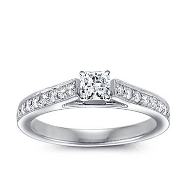 The Queen Diamond - 0,20 ct diament centralny + 0,64 ct kamienie boczne Pierścionek z diamentem z białego złota