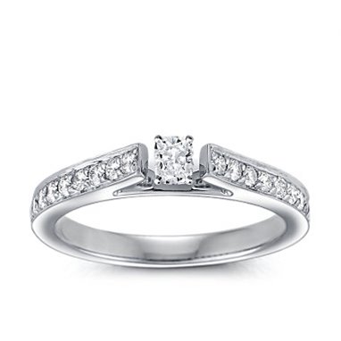 The Queen Diamond - 0,20 ct diament centralny + 0,64 ct kamienie boczne Pierścionek z diamentem z białego złota