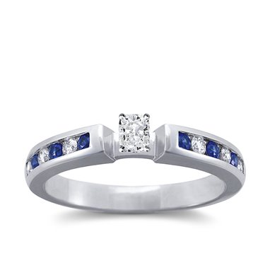 The Queen Diamond - 0,20 ct diament centralny + 0,20 ct kamienie boczne / 0,20 ct Szafir Pierścionek z diamentem z białego złota