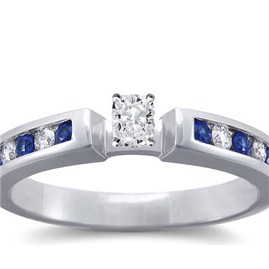 The Queen Diamond - 0,20 ct diament centralny + 0,20 ct kamienie boczne / 0,20 ct Szafir Pierścionek z diamentem z białego złota