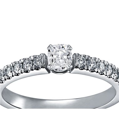 The Queen Diamond - 0,20 ct diament centralny + 0,60 ct kamienie boczne Pierścionek z diamentem z białego złota