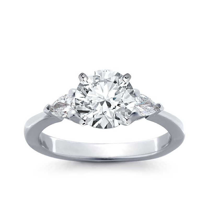 The Queen Diamond - 2,00 ct diament centralny + 0,30 ct kamienie boczne Pierścionek z diamentem z białego złota