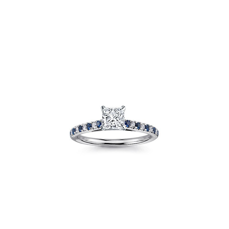 The Queen Diamond - 1,00 ct diament centralny + 0,20 ct kamienie boczne / 0,20 ct Szafir Pierścionek z diamentem z białego złota