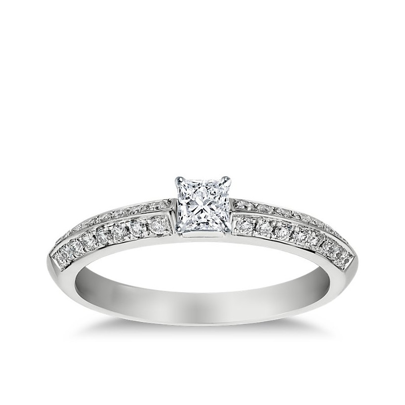 The Queen Diamond - 0,20 ct diament centralny + 0,64 ct kamienie boczne Pierścionek z diamentem z białego złota