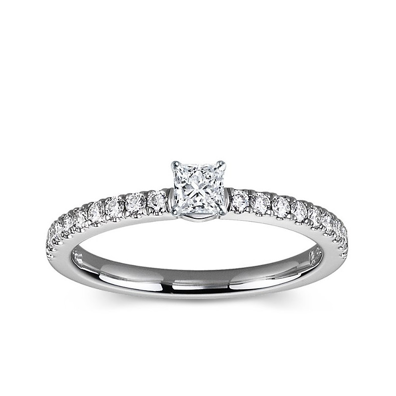 The Queen Diamond - 0,20 ct diament centralny + 0,36 ct kamienie boczne Pierścionek z diamentem z białego złota