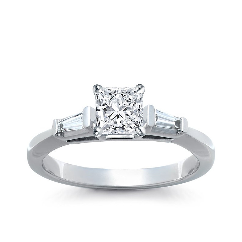 The Queen Diamond - 1,00 ct diament centralny + 0,30 ct kamienie boczne Pierścionek z diamentem z białego złota