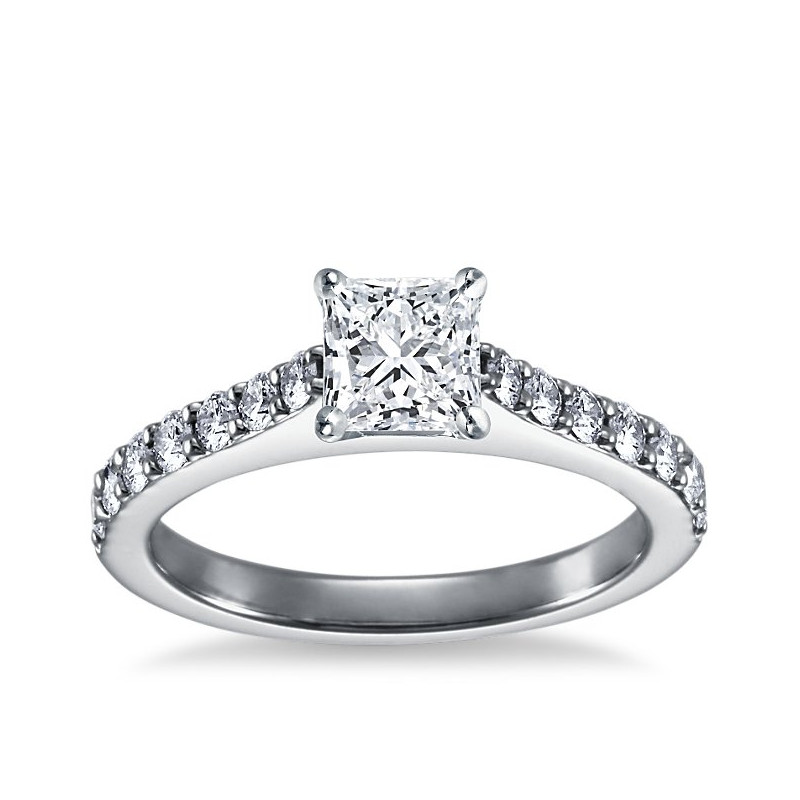 The Queen Diamond - 1,00 ct diament centralny + 0,70 ct kamienie boczne Pierścionek z diamentem z białego złota