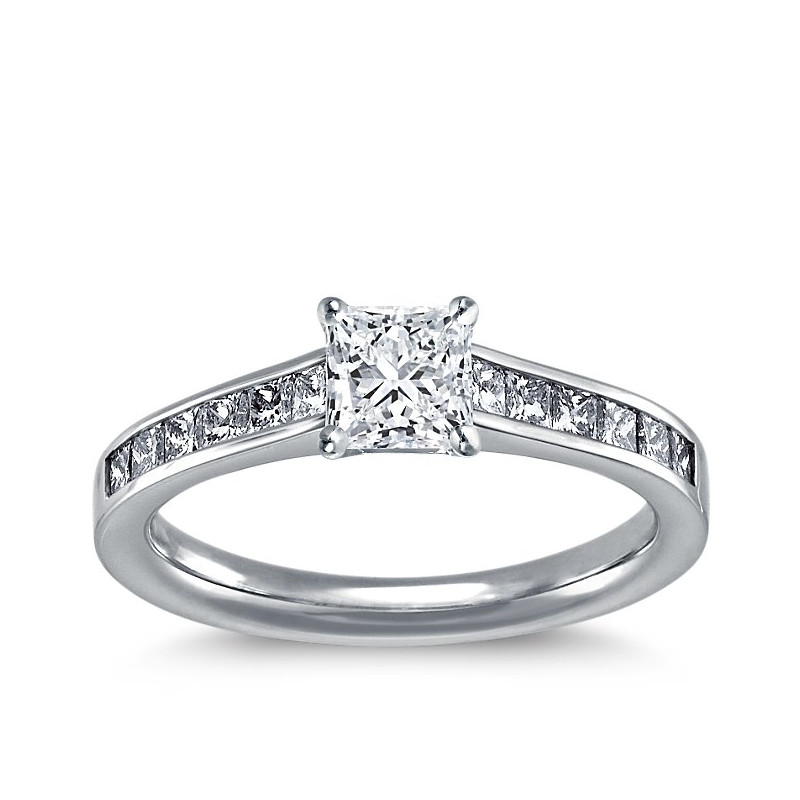 The Queen Diamond - 0,70 ct diament centralny + 0,40 ct kamienie boczne Pierścionek z diamentem z białego złota