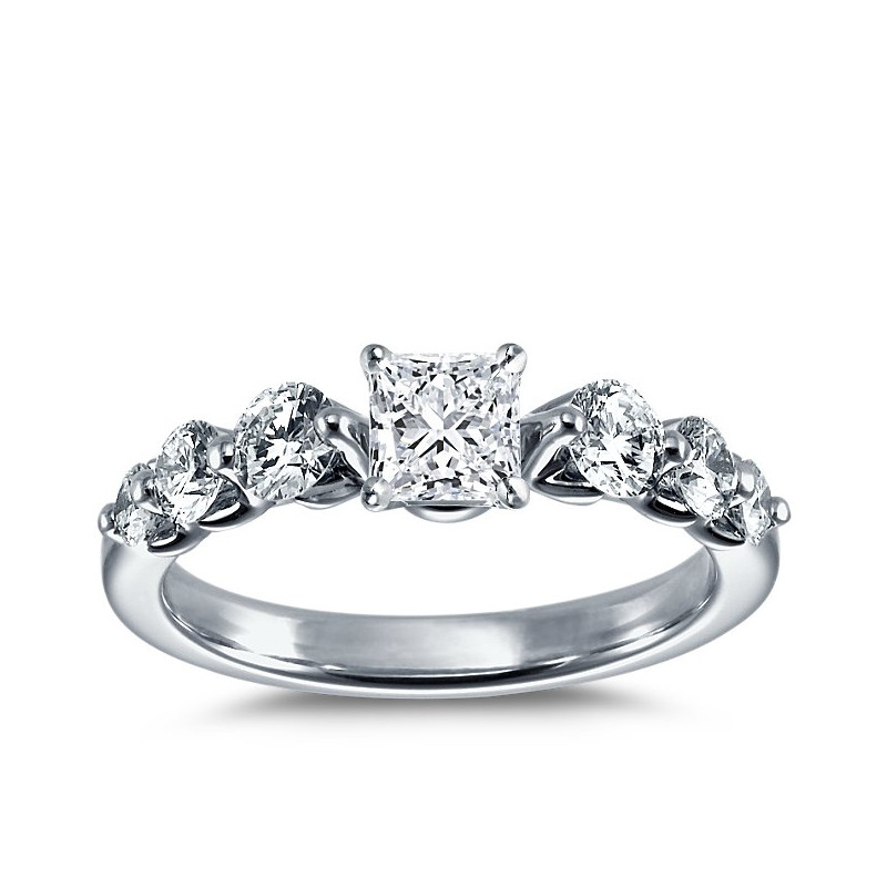 The Queen Diamond - 0,40 ct diament centralny + 0,70 ct kamienie boczne Pierścionek z diamentem z białego złota