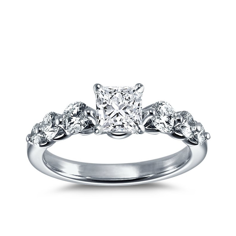 The Queen Diamond - 1,00 ct diament centralny + 0,70 ct kamienie boczne Pierścionek z diamentem z białego złota