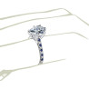 The Queen Diamond - 1,00 ct diament centralny + 0,20 ct kamienie boczne / 0,20 ct Szafir Pierścionek z diamentem z białego złota