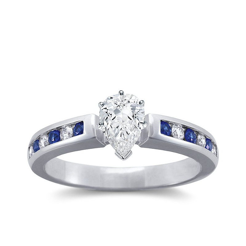 The Queen Diamond - 0,70 ct diament centralny + 0,20 ct kamienie boczne / 0,20 ct Szafir Pierścionek z diamentem z białego złota