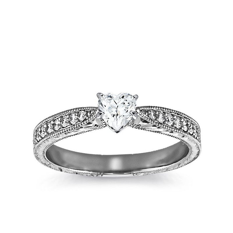 The Queen Diamond - 0,30 ct diament centralny + 0,48 ct boczne Pierścionek z diamentem w kształcie serca