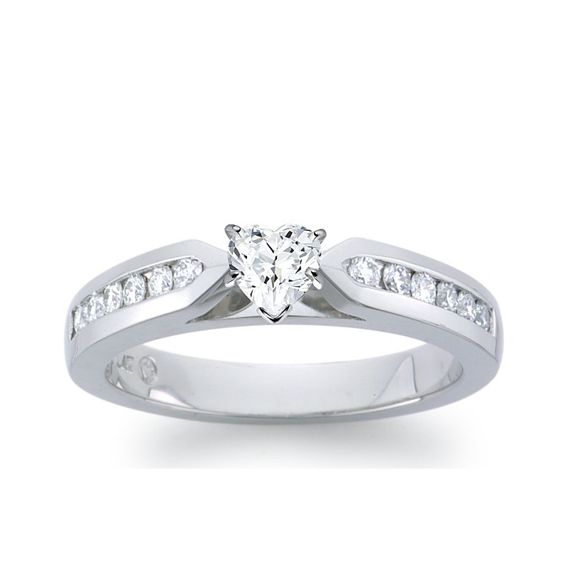 The Queen Diamond - 0,30 ct diament centralny + 0,60 ct boczne Pierścionek z diamentem w kształcie serca