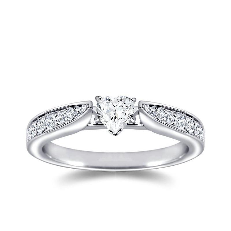 The Queen Diamond - 0,20 ct diament centralny + 0,48 ct boczne Pierścionek z diamentem w kształcie serca