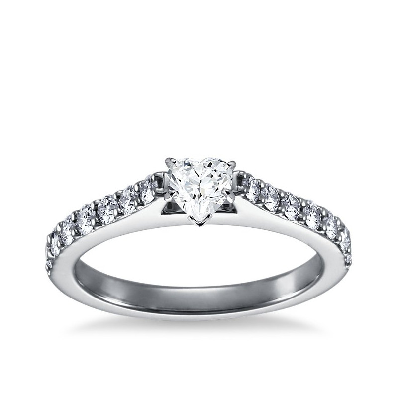 The Queen Diamond - 0,20 ct diament centralny + 0,70 ct boczne Pierścionek z diamentem w kształcie serca