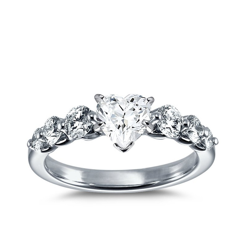 The Queen Diamond - 1,00 ct diament centralny + 0,70 ct boczne Pierścionek z diamentem w kształcie serca