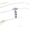 The Queen Diamond - 0,70 ct diament centralny + 0,20 ct kamienie boczne / 0,20 ct Szafir Pierścionek z diamentem z białego złota