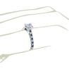 The Queen Diamond - 0,20 ct diament centralny + 0,20 ct kamienie boczne / 0,20 ct Szafir Pierścionek z diamentem z białego złota