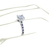 The Queen Diamond - 1,00 ct diament centralny + 0,20 ct kamienie boczne / 0,20 ct Szafir Pierścionek z diamentem z białego złota