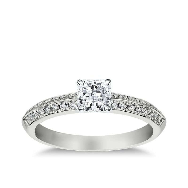 The Queen Diamond - 0,70 ct diament centralny + 0,64 ct kamienie boczne Pierścionek z diamentem z białego złota