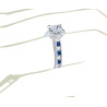 The Queen Diamond - 1,00 ct diament centralny + 0,20 ct kamienie boczne / 0,20 ct Szafir Pierścionek z diamentem z białego złota