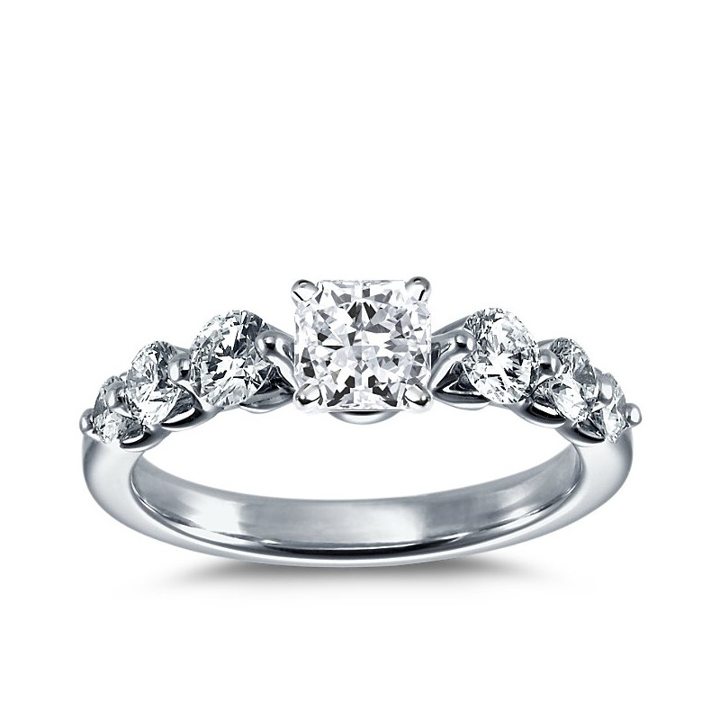 The Queen Diamond - 1,00 ct diament centralny + 0,70 ct kamienie boczne Pierścionek z diamentem z białego złota